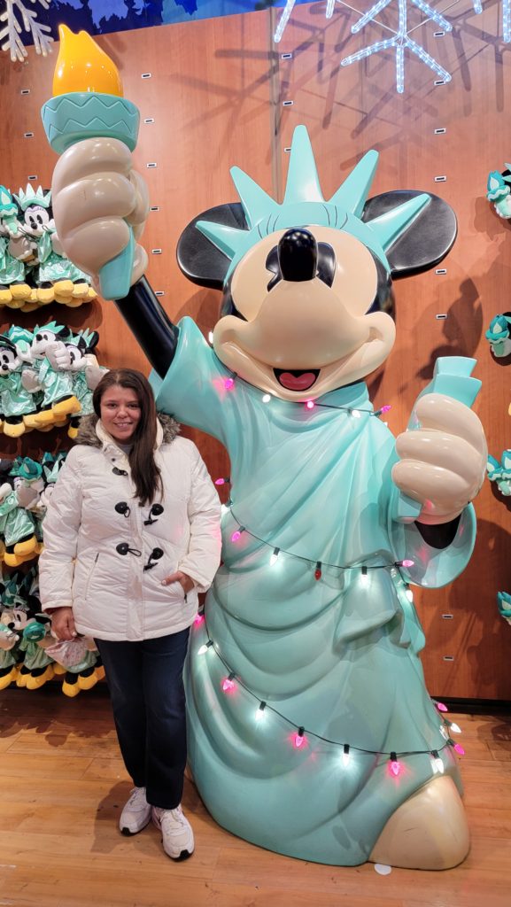me with Minnie Mouse statue of liberty