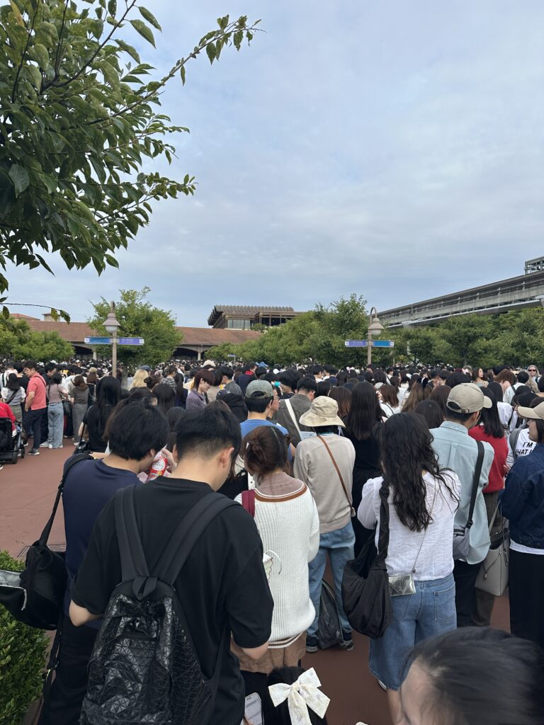 Back of the line at Tokyo DisneySea